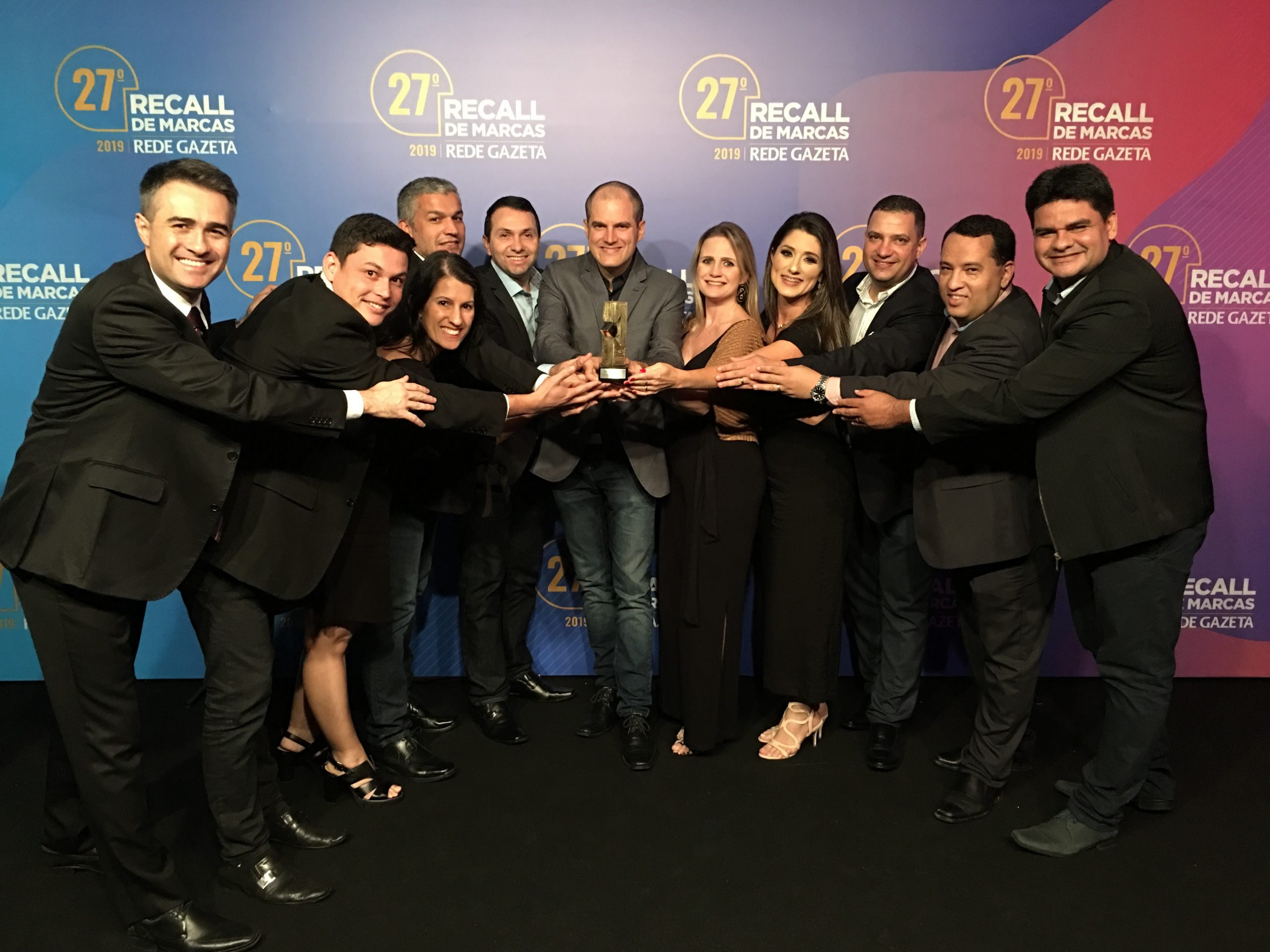 A equipe da Politintas recebeu o troféu Recall de Marcas Rede Gazeta 2019